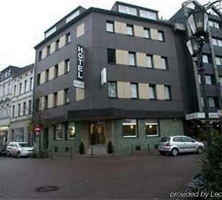 Carlton 3*