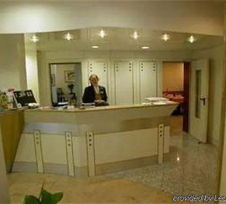 Carlton Hotel